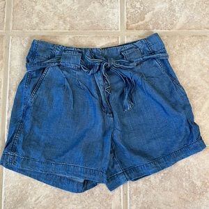 Baggy denim-like shorts